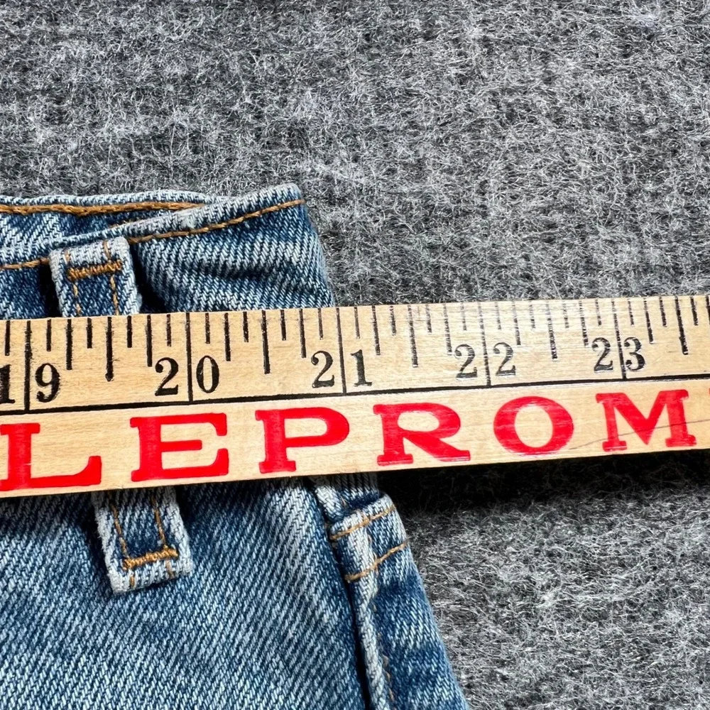 Vintage Levis 550 Relaxed Fit Jeans Made in USA Light Wash 42x34 Blue